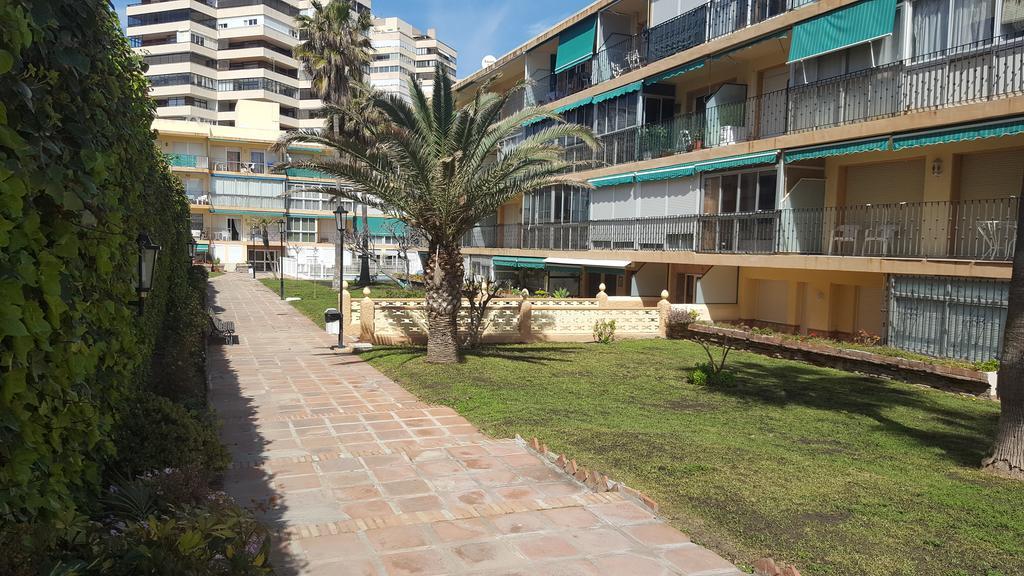 Apartamento Primera Linea De Playa Торемолинос Екстериор снимка